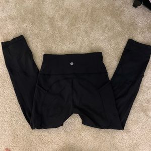 Lululemon size 4 black All the Right Places 7/8